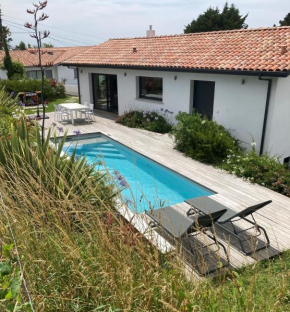 Villa avec piscine privée, vue sur mer et plage à pied 800m